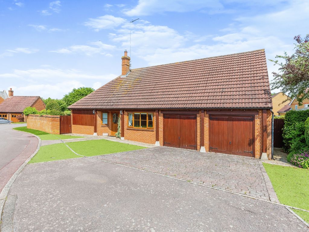 4 bed detached bungalow for sale in Tantree Way, Brixworth, Northampton