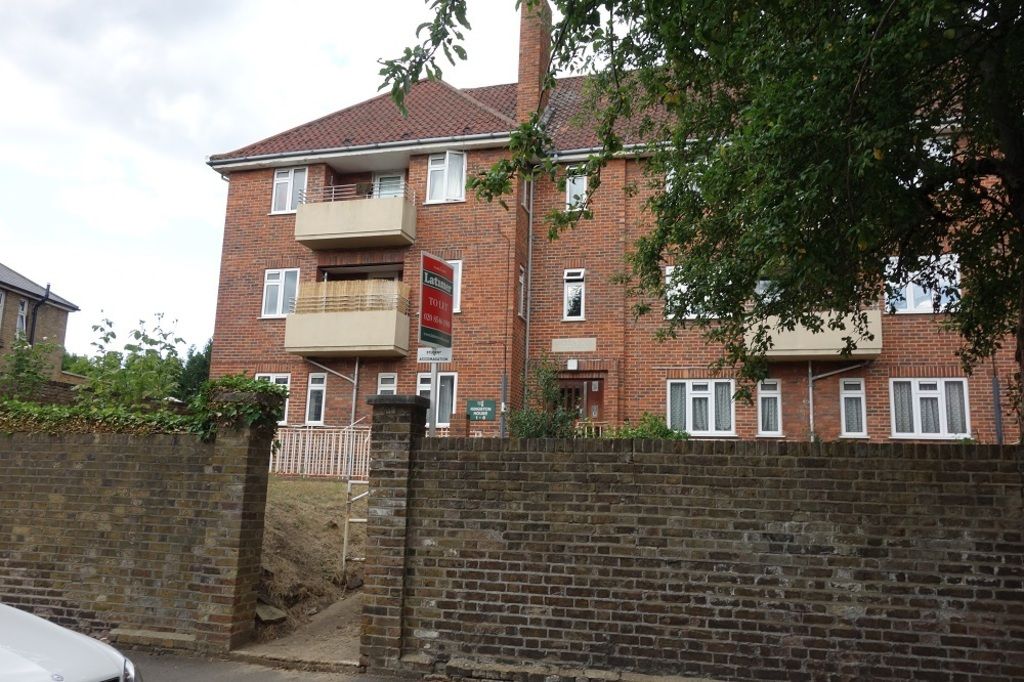3 bed flat to rent in Surbiton Road, Kingston Upon Thames KT1, £1,800