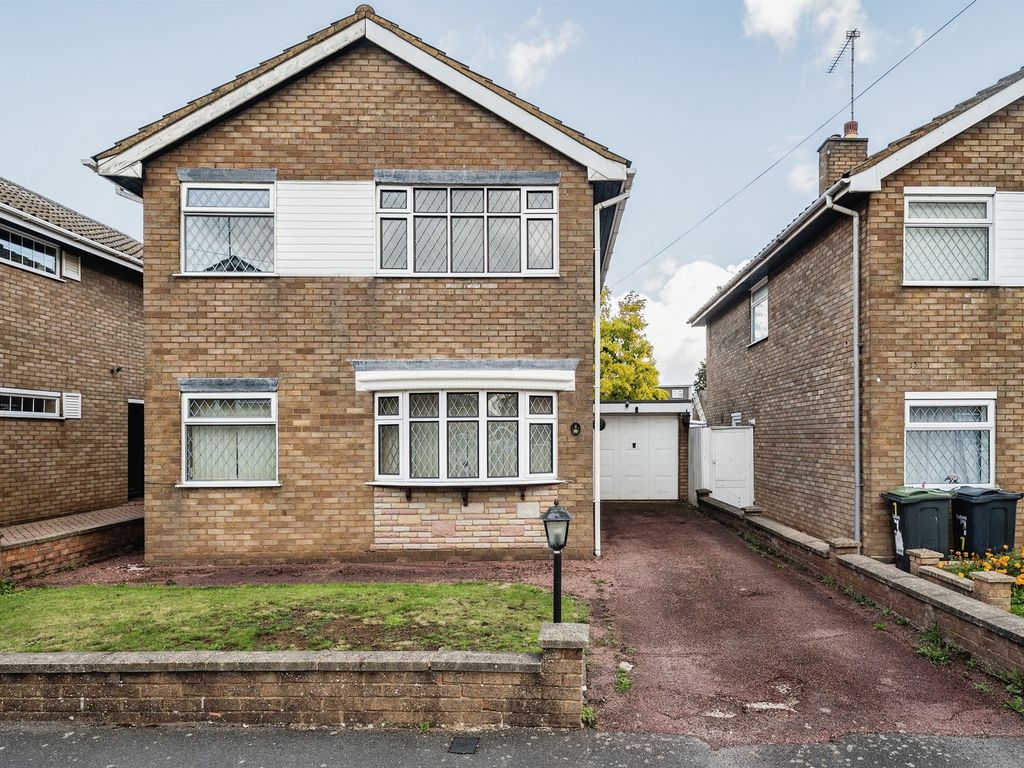 3 bed detached house for sale in St. Josephs Close, Luton LU3, £375,000