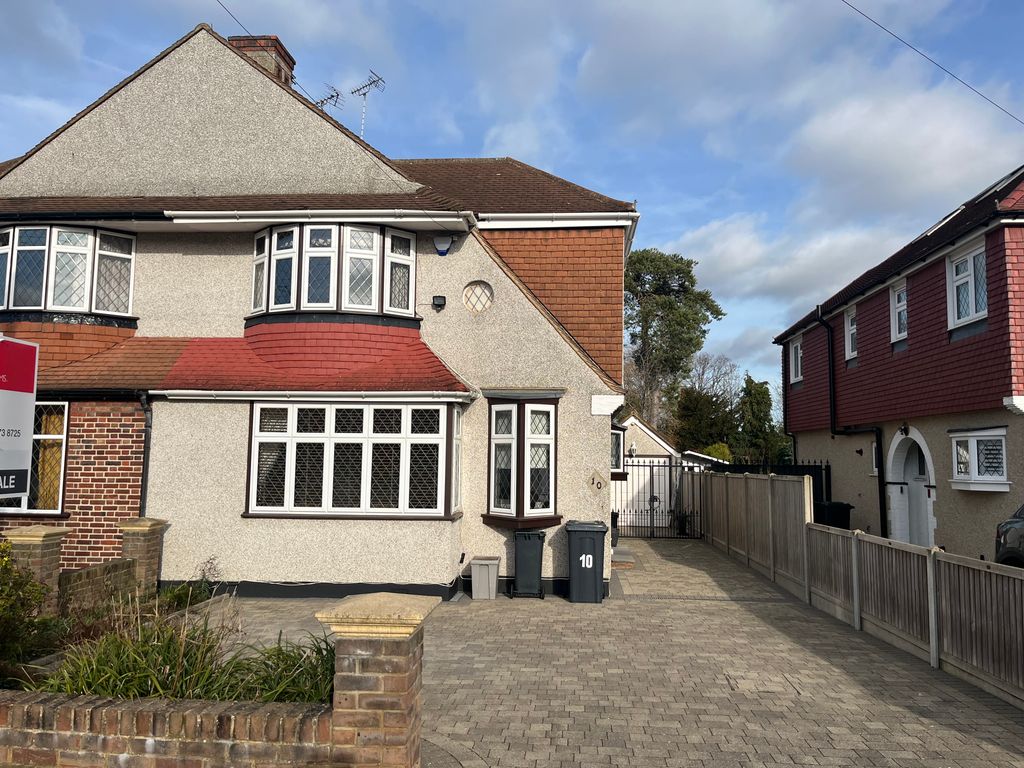 3 bed semidetached house for sale in Courtfield Rise, West Wickham