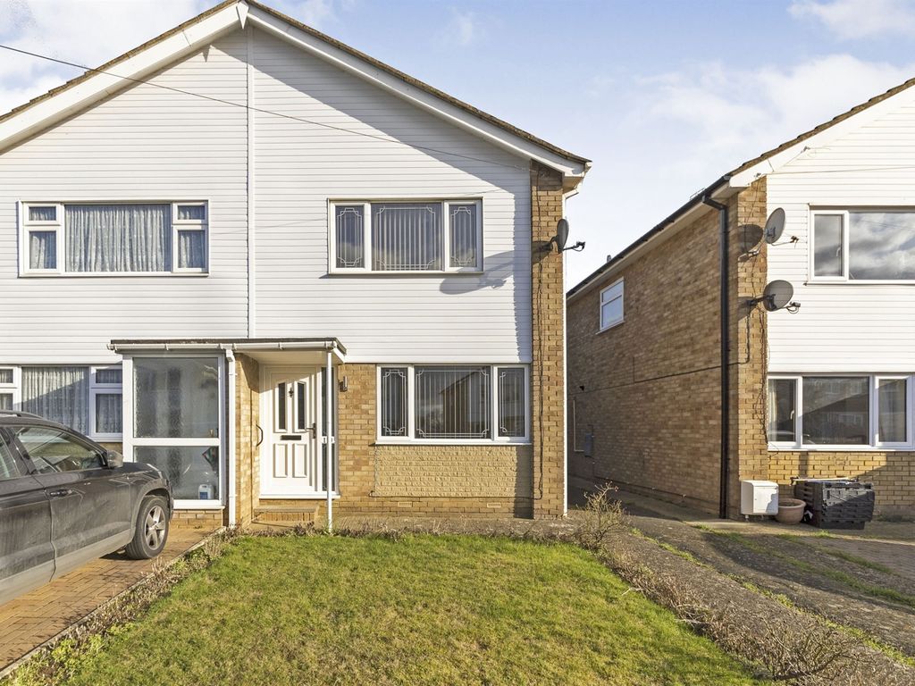 3 bed semidetached house for sale in Queensway, Burton Latimer