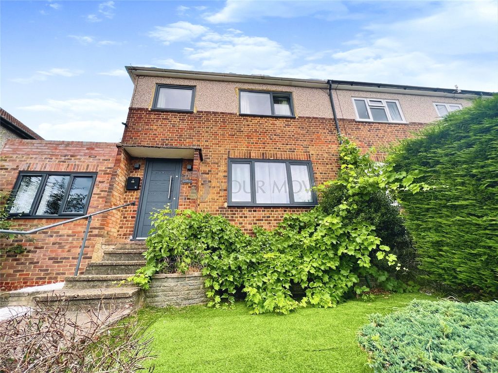 3 bed semidetached house to rent in Brasted Close, Bexleyheath DA6