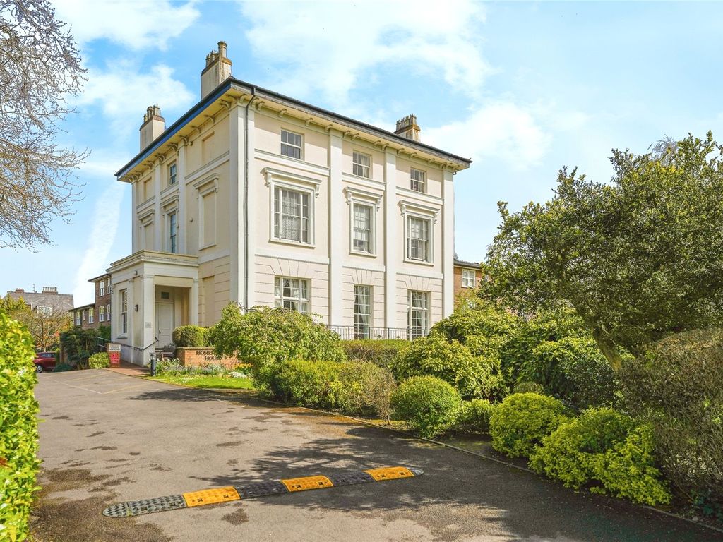 2 bed flat for sale in Pittville Circus Road, Cheltenham