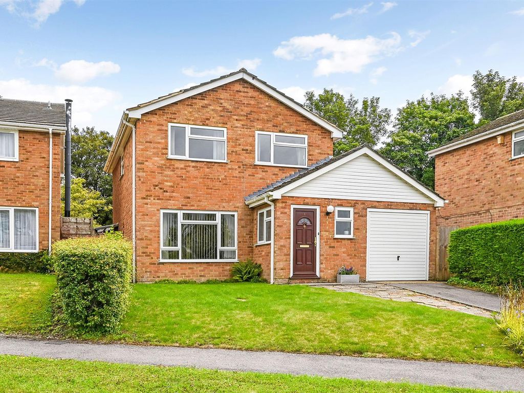 4 bed detached house for sale in Caerleon Drive, Andover SP10 Zoopla