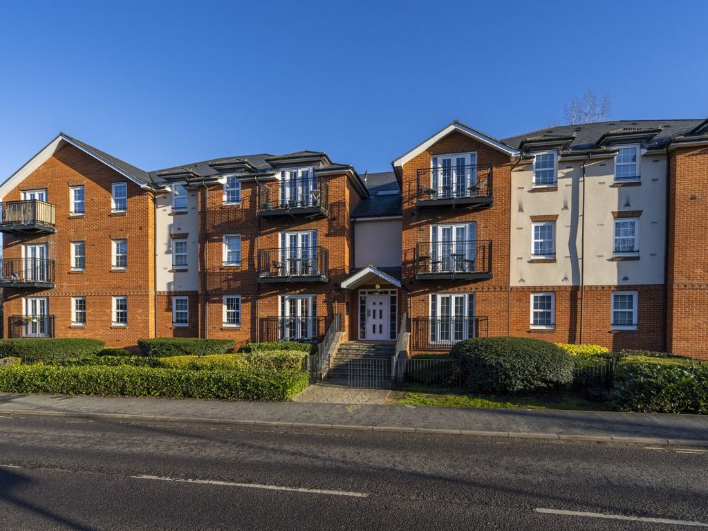 2 bed flat to rent in Station Road, Harpenden AL5, £1,400 pcm Zoopla