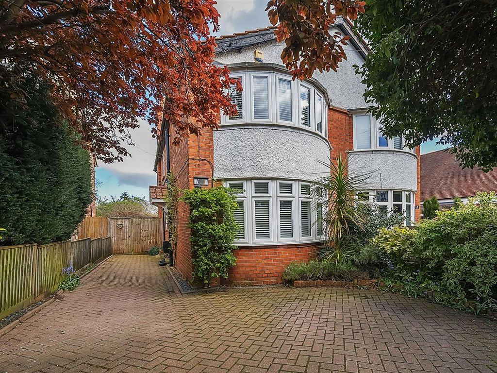 3 bed semidetached house for sale in Kidmore Road, Caversham, Reading