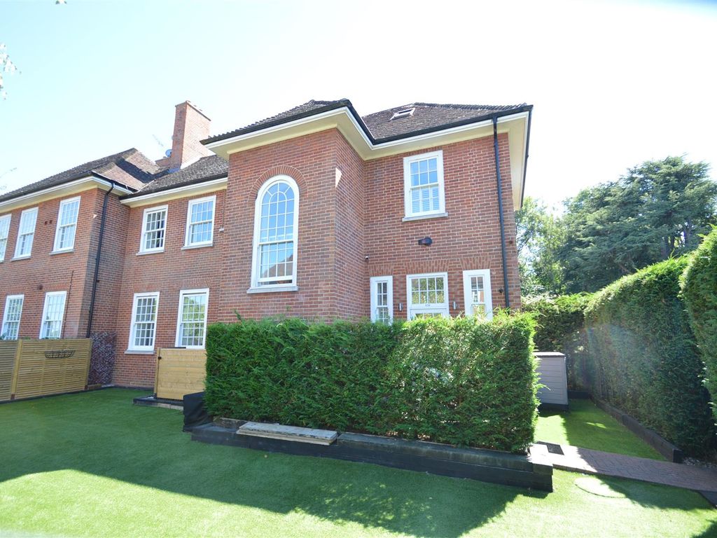 4 bed mews house for sale in Cayton Road, Coulsdon CR5 Zoopla