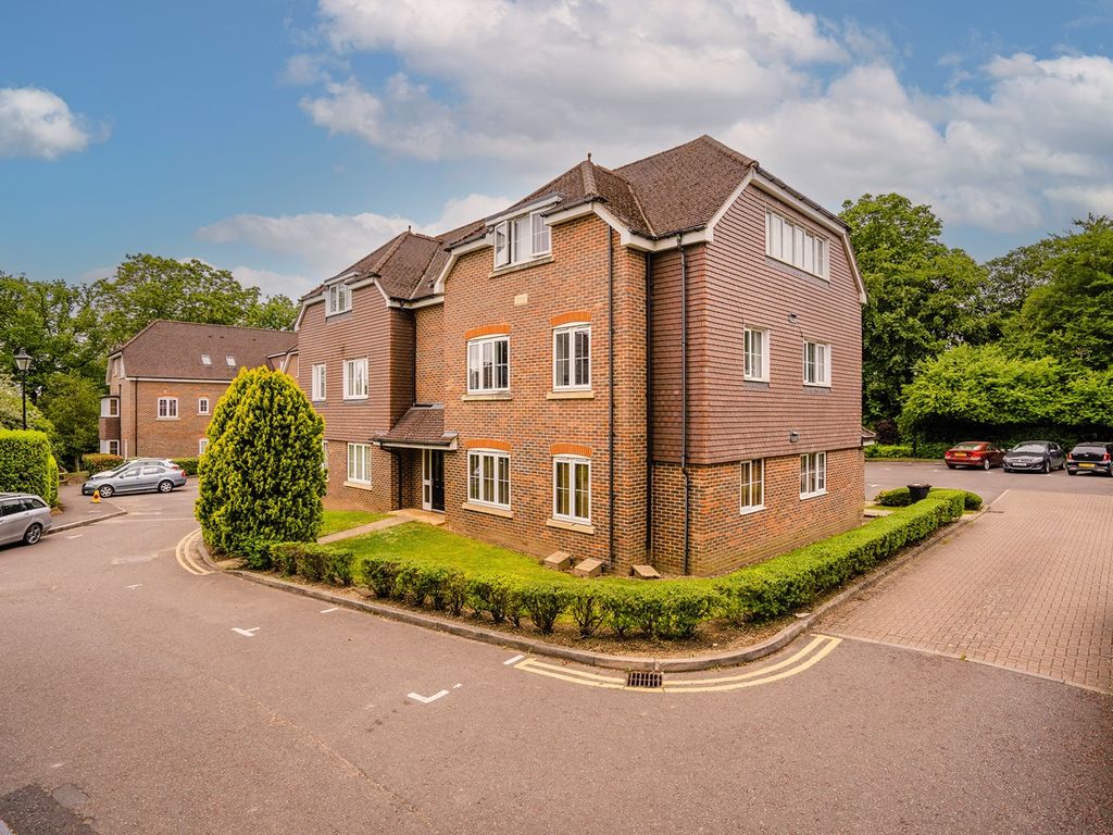 2 bed flat for sale in Cranwells Lane, Farnham Common, Slough SL2 Zoopla
