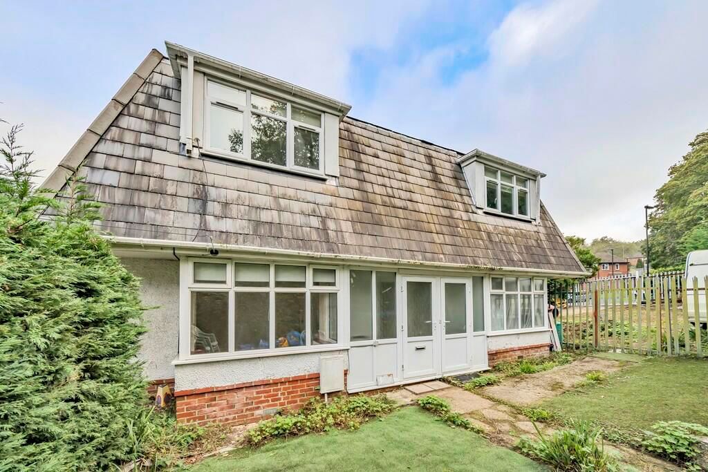 4 bed detached house for sale in Bitterne Road East, Southampton SO18