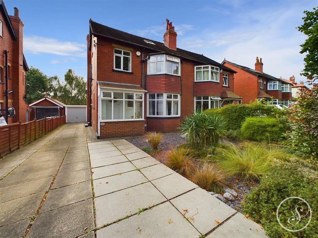 4 bed semidetached house for sale in Lidgett Lane, Moortown, Leeds