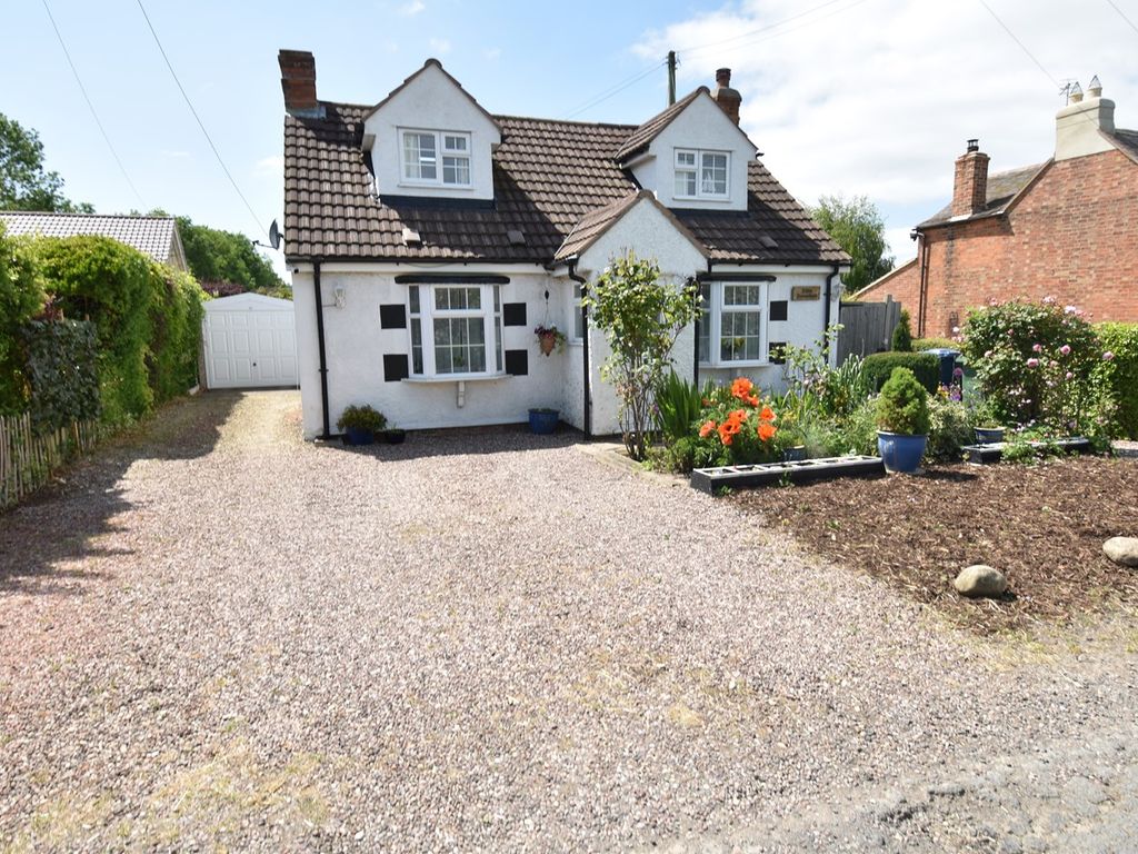 4 bed detached house for sale in Gretton Fields, Gretton, Cheltenham