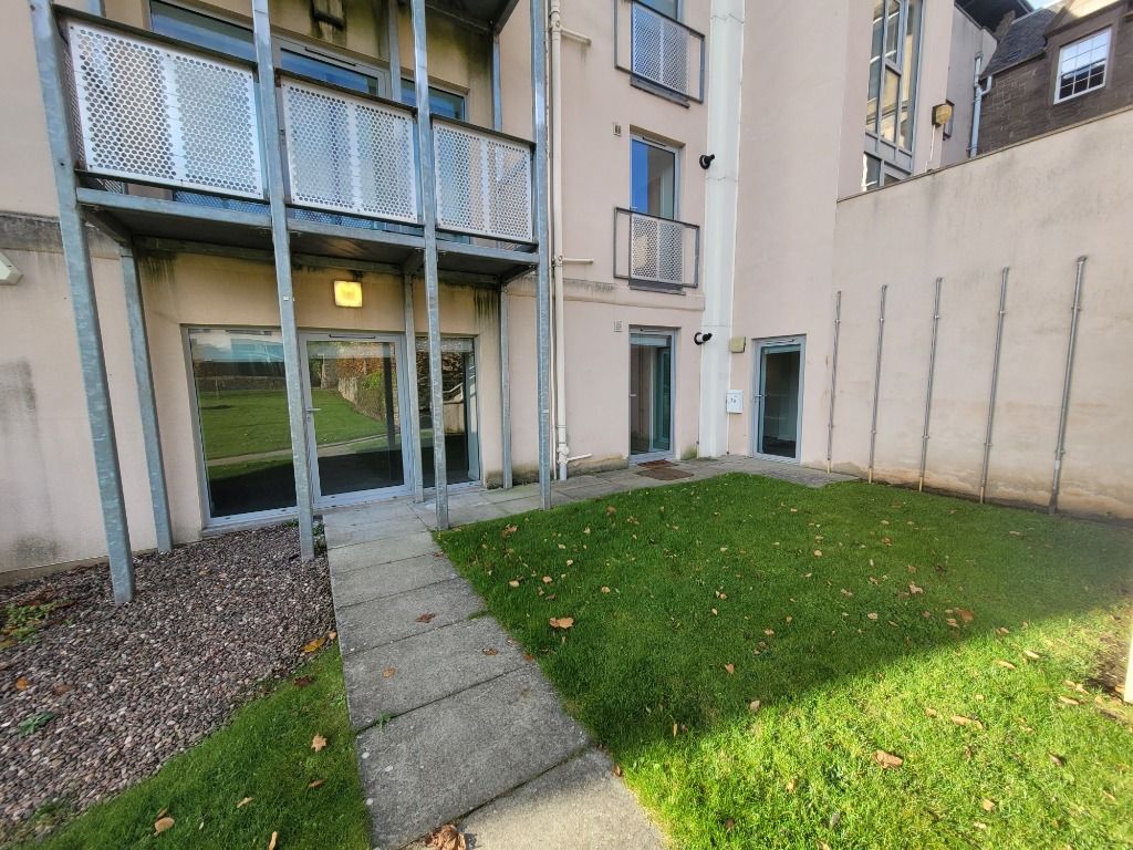3 bed flat to rent in Shepherds Loan, West End, Dundee DD2, £1,200 pcm