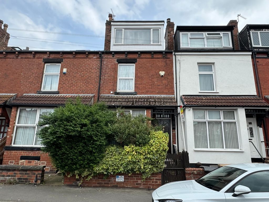 4 bed terraced house for sale in Hill Top Avenue, Leeds LS8, £175,000