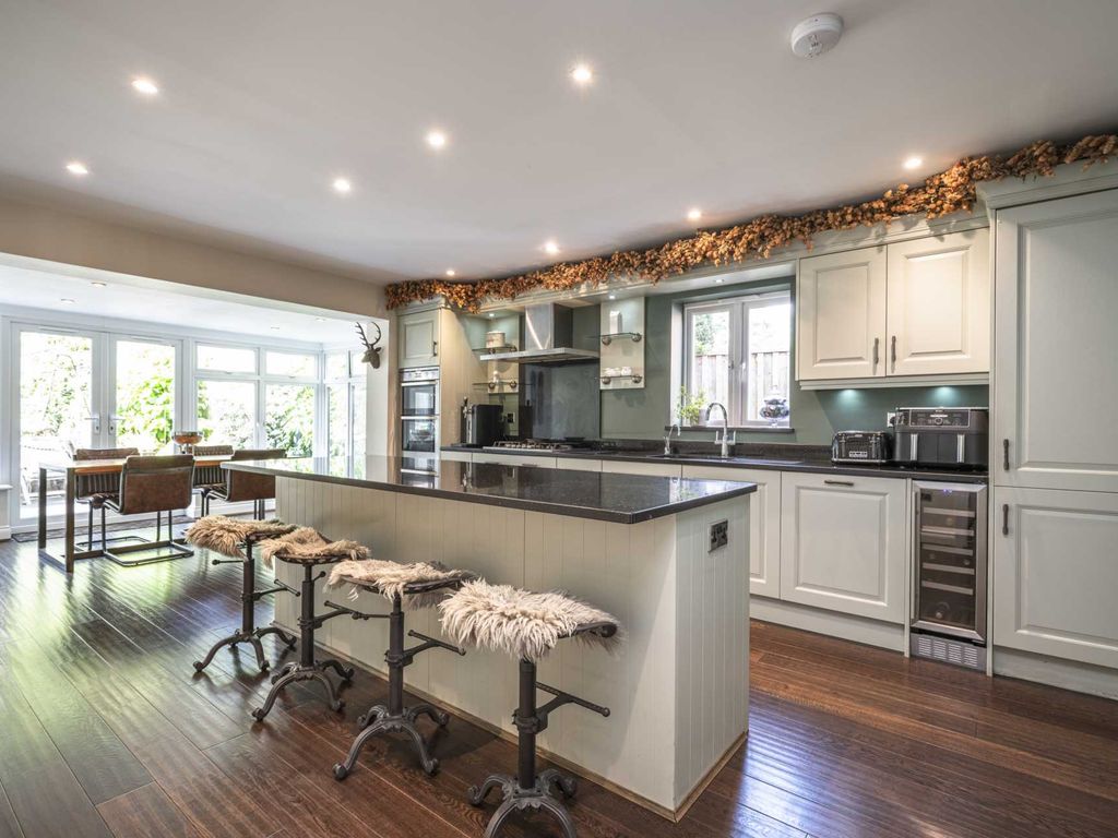 4 bed detached house for sale in Hardinge Avenue, Southborough