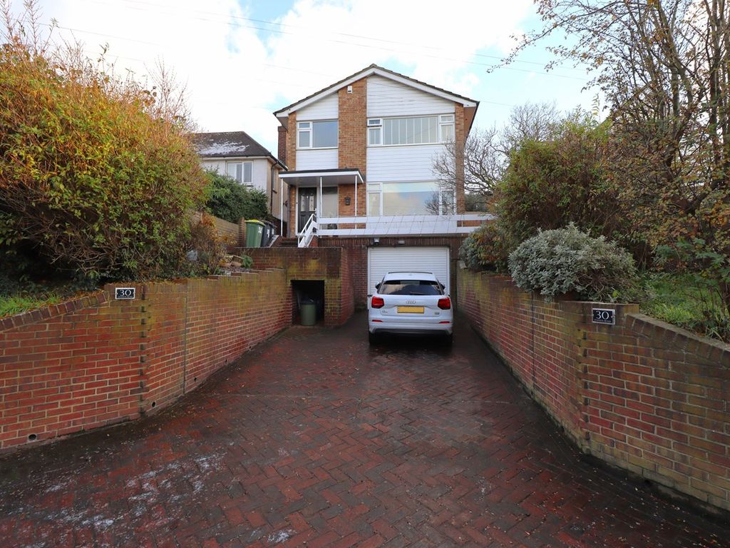 4 bed detached house for sale in Station Road, Rayleigh SS6, £500,000