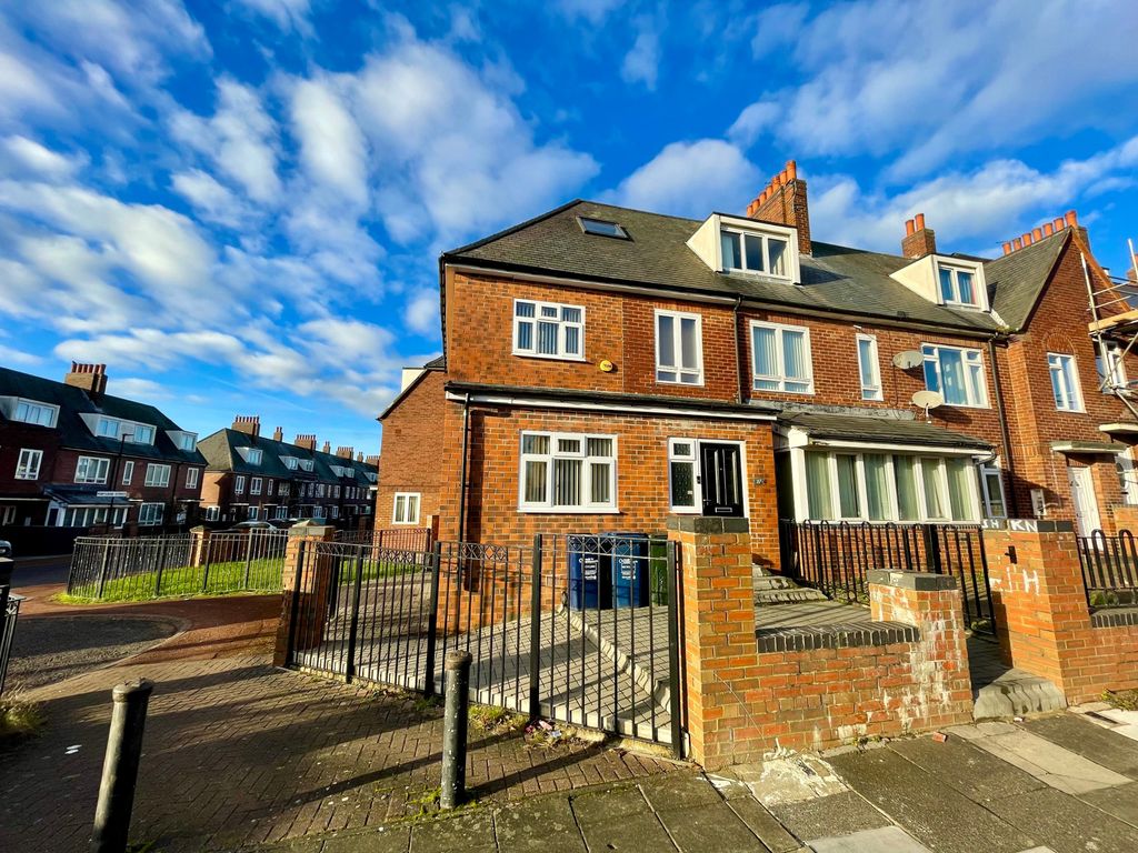 5 bed terraced house for sale in Mill Lane, Elswick, Newcastle Upon