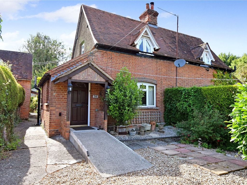 3 bed semidetached house for sale in Beedon Hill, Beedon, Newbury