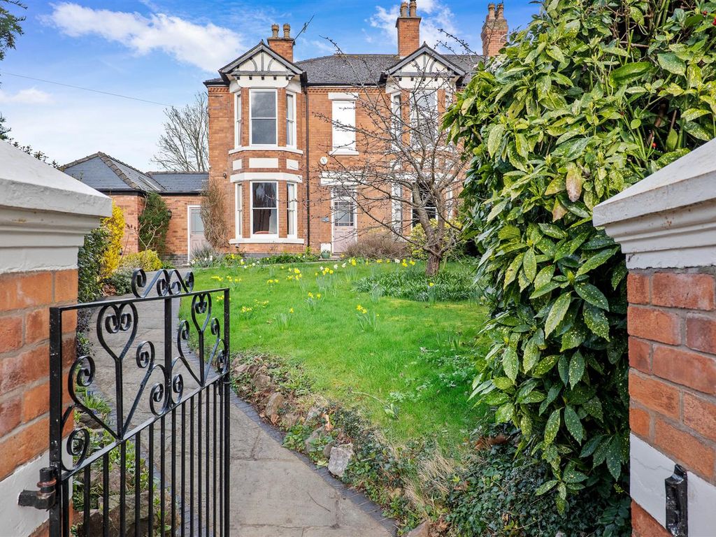 5 bed semidetached house for sale in Oaklands Court, Battenhall Road