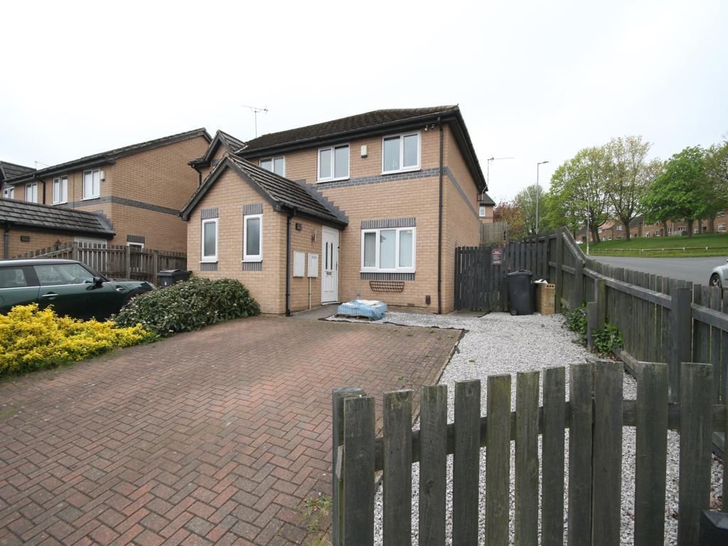 3 bed semidetached house for sale in Birchwood Gardens, Idlethorp
