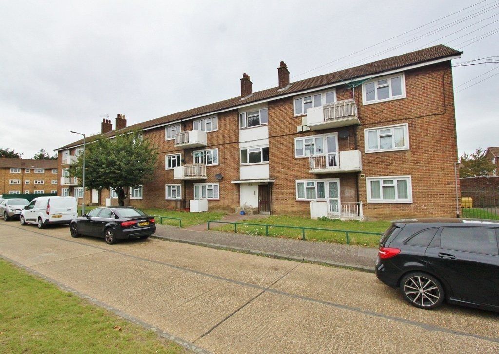 2 bed flat to rent in Rush Green Gardens, Romford RM7 Zoopla