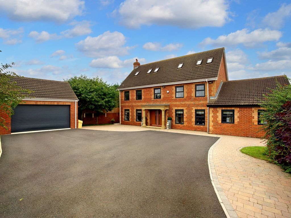 5 bed semidetached house for sale in Castle Island Way, North Seaton