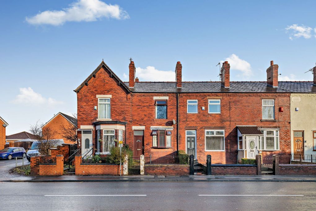 2 bed terraced house for sale in Atherton Road, Wigan WN2, £120,000