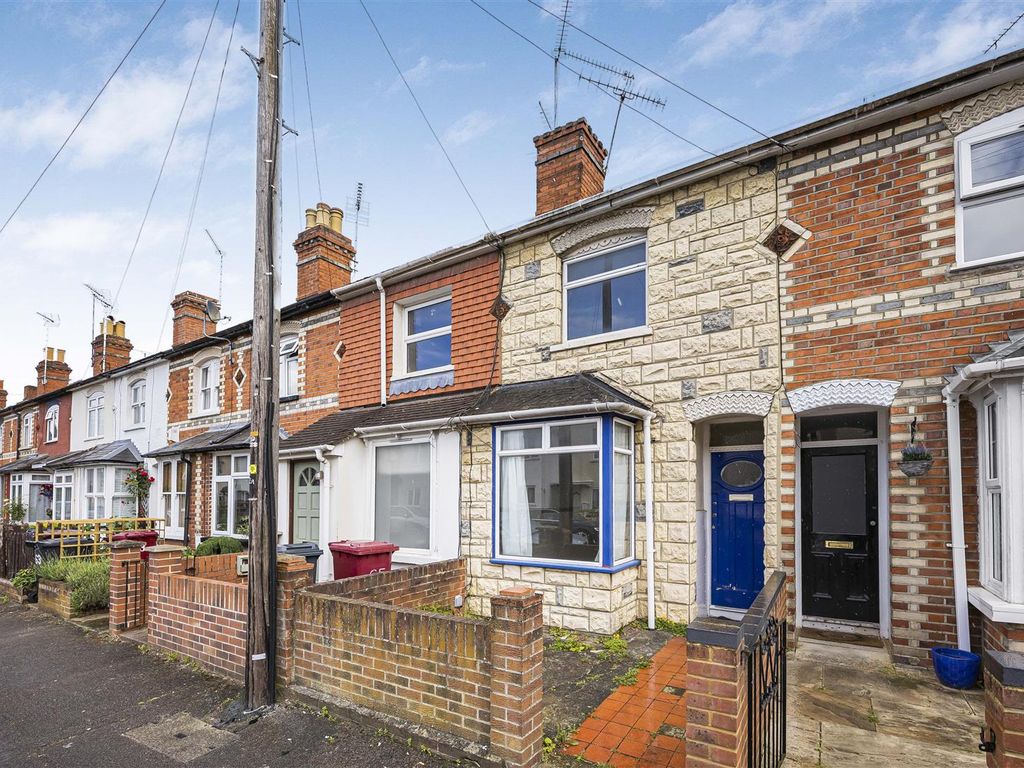 2 bed terraced house for sale in Albany Road, Reading RG30, £250,000