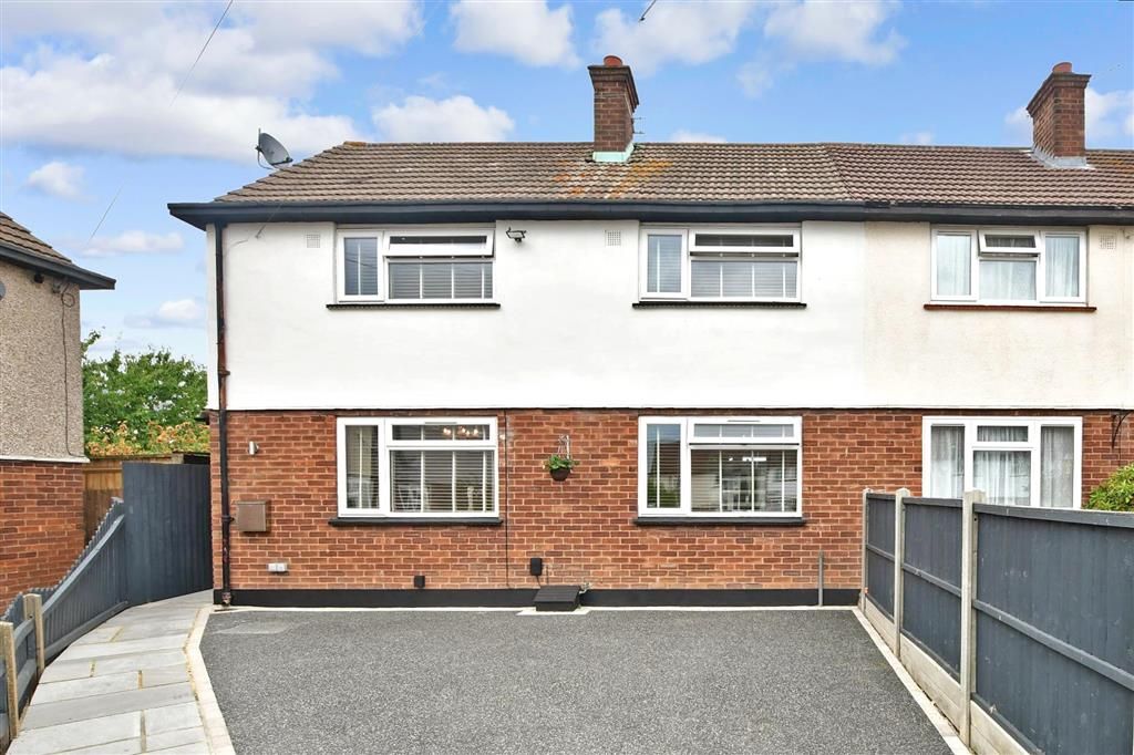 3 bed semidetached house for sale in Beaconfield Road, Epping, Essex
