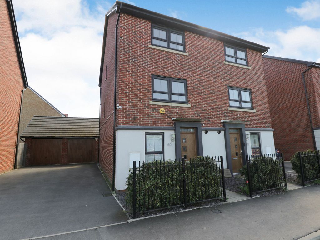 4 bed semidetached house for sale in Turnstone View, Coventry CV4 Zoopla