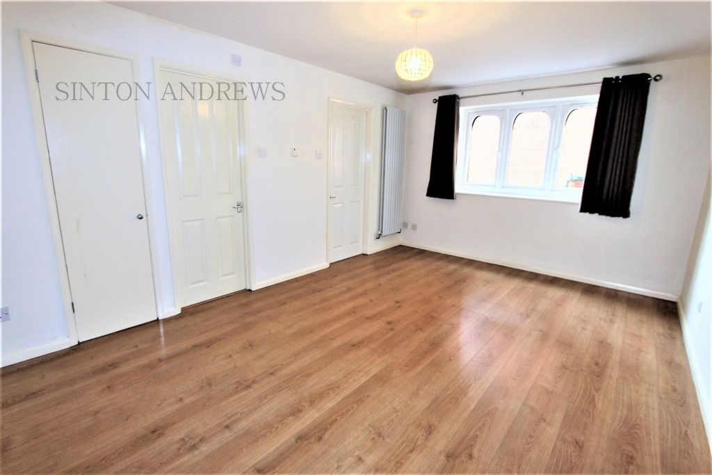 Studio to rent in Harewood Terrace, Norwood Green UB2 Zoopla