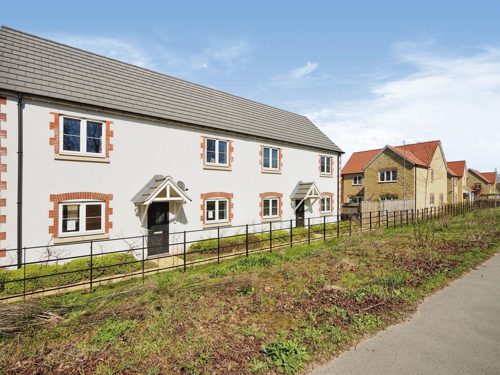 3 bed semidetached house for sale in Studley Gardens, Studley, Calne