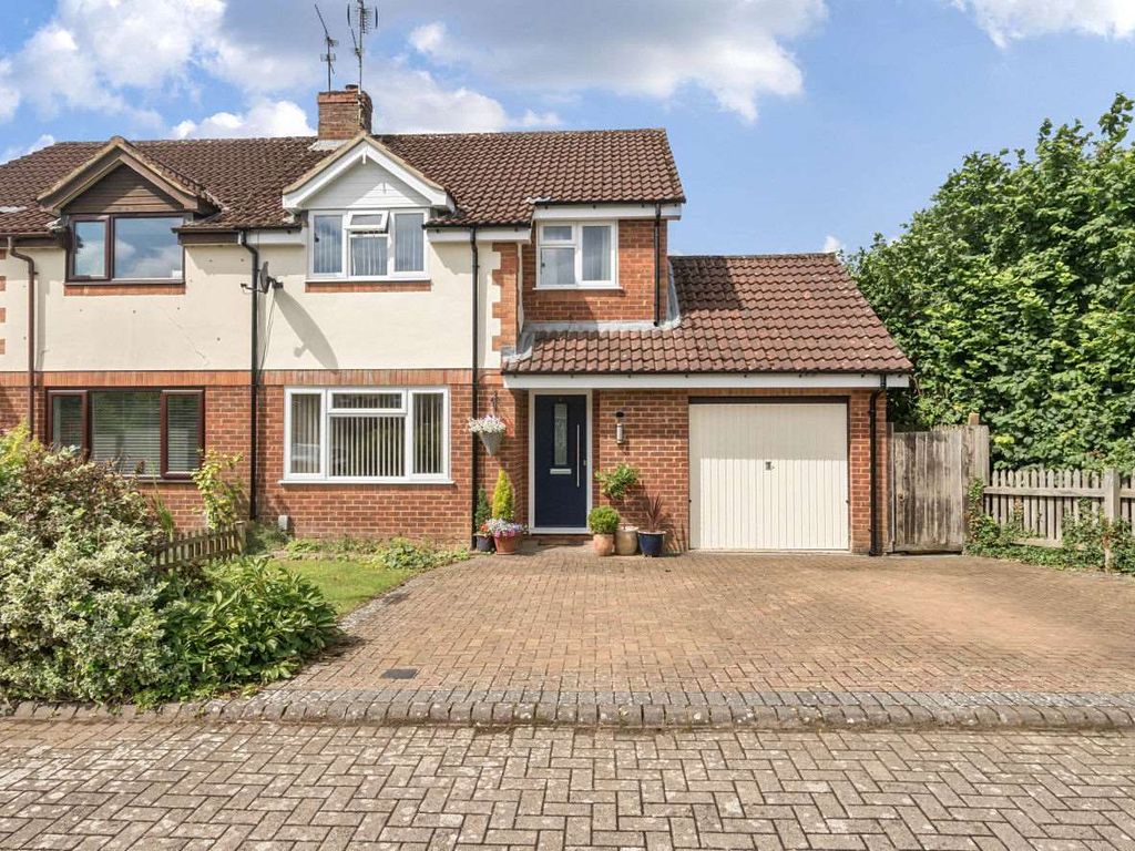 3 bed semidetached house for sale in Radcot Close, Nine Elms, Swindon