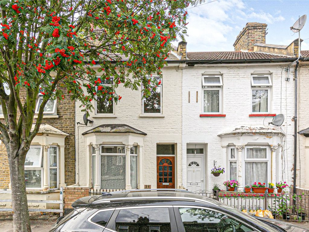 3 bed detached house to rent in Glenavon Road, London E15 Zoopla