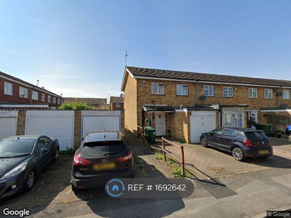 3 bed end terrace house to rent in Mill Farm Avenue, SunburyOnThames