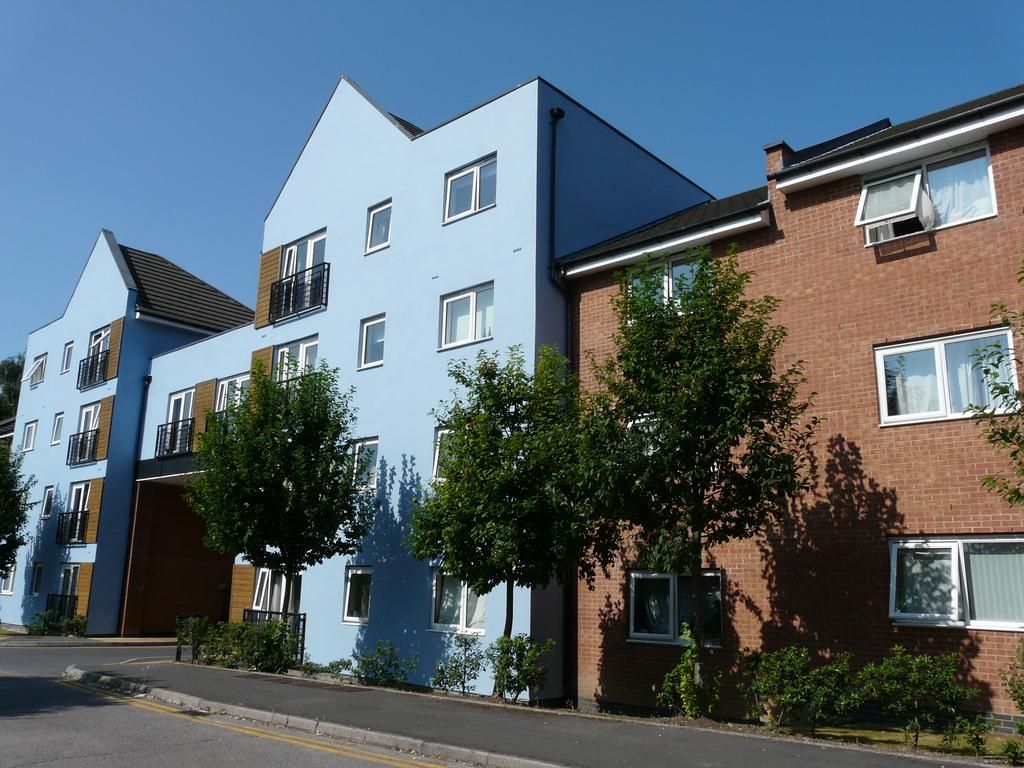 2 bed flat to rent in Parsons Close, Aldershot GU11, £1,250 pcm Zoopla