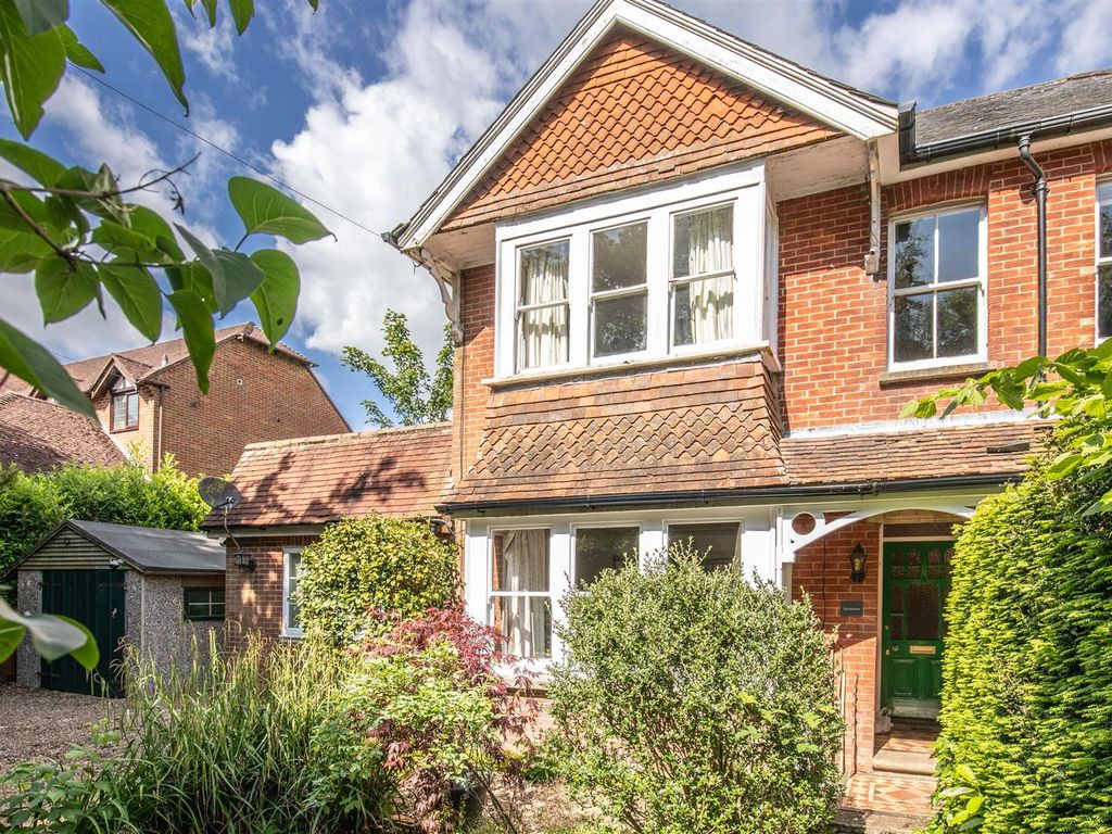 5 bed semidetached house for sale in Ghyll Road, Heathfield TN21, £