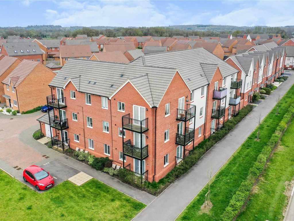 1 bed flat for sale in Bolton Drive, Shinfield, Reading, Berkshire RG2