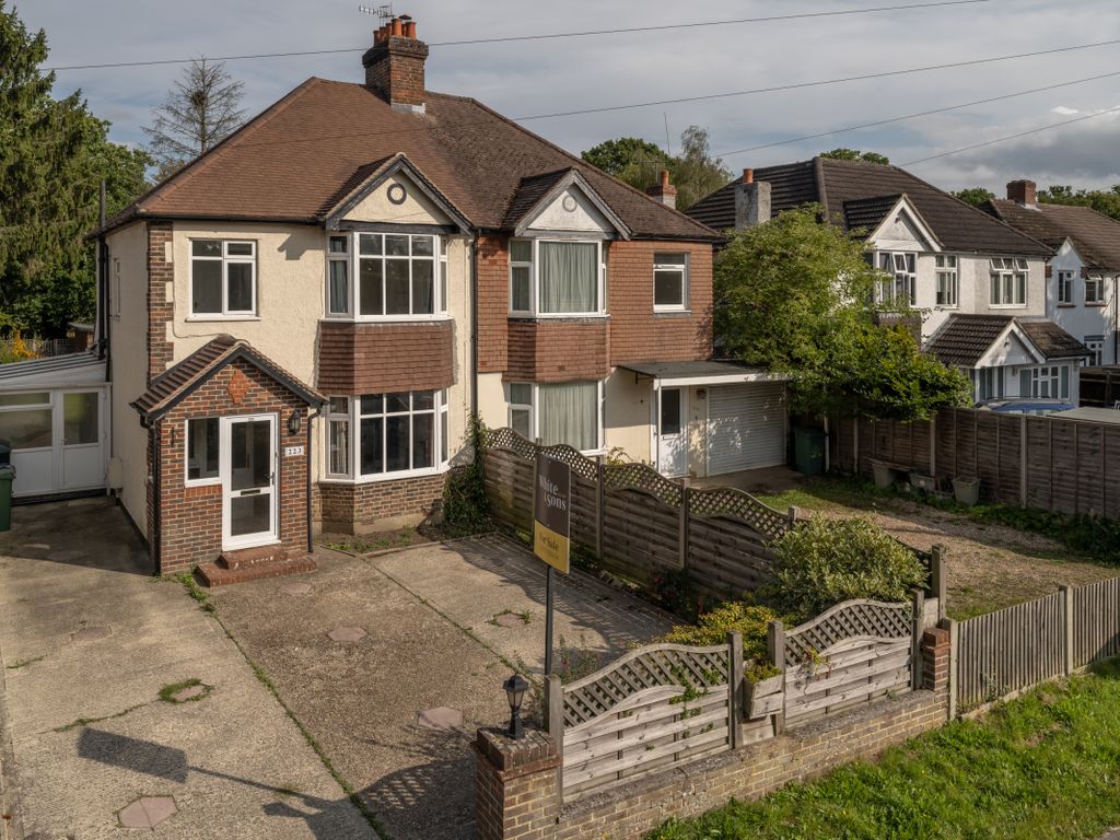 3 bed semidetached house for sale in Road, Horley RH6, £