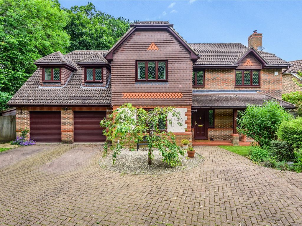 5 bed detached house for sale in Willowherb Close, Wokingham, Berkshire