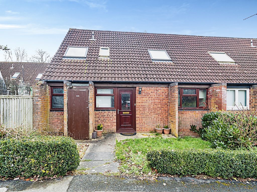 3 bed semidetached house for sale in Langcliffe Drive, Milton Keynes