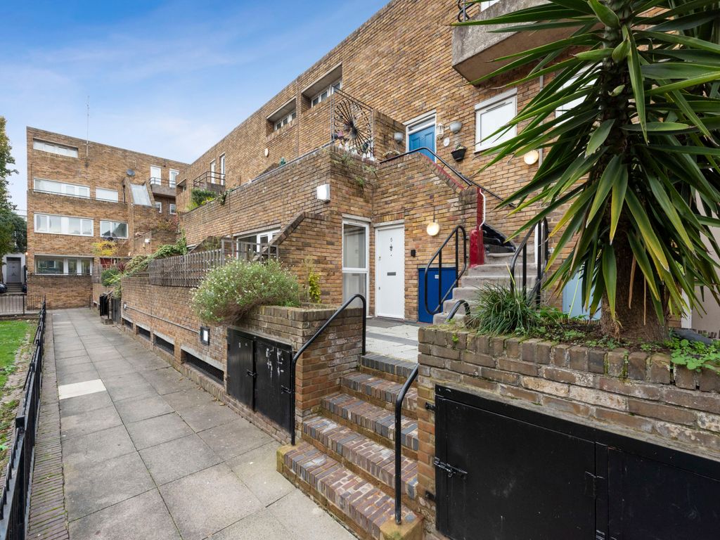 1 bed flat for sale in Falcon Court, City Garden Row, London N1, £