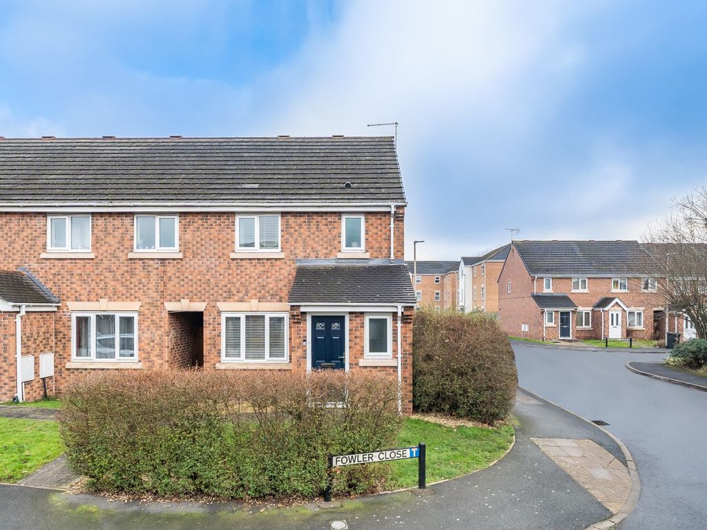 3 bed end terrace house for sale in Fowler Close, Crewe, Cheshire CW2