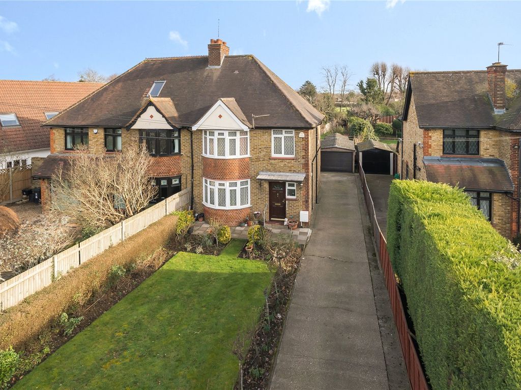 3 bed detached house for sale in Oxford Gardens, Oxford Road, Denham