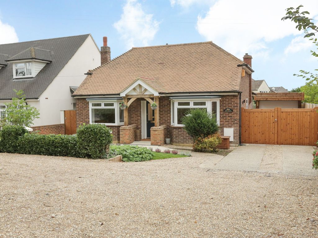 3 bed detached bungalow for sale in London Road, Faversham ME13, £