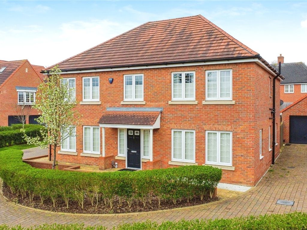 5 bed detached house for sale in Wellswood Gardens, Reading, Berkshire