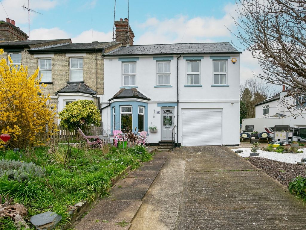 4 bed end terrace house for sale in Glenview Road, Hemel Hempstead