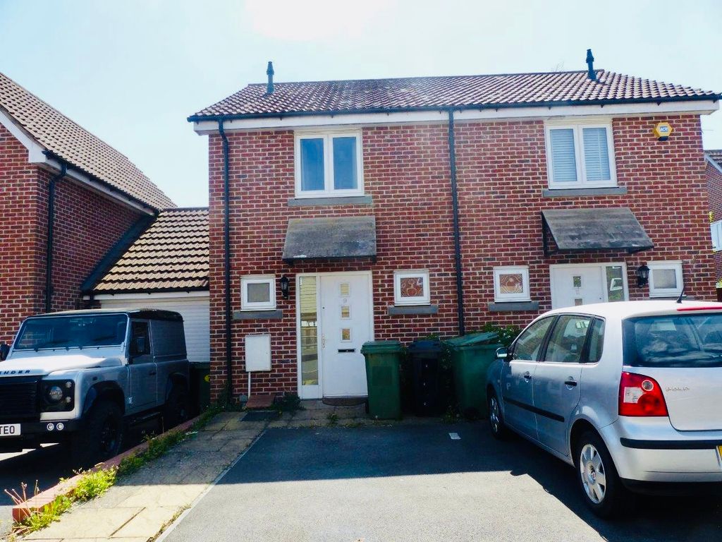 2 bed semidetached house for sale in Wheeler Way, Basingstoke RG24