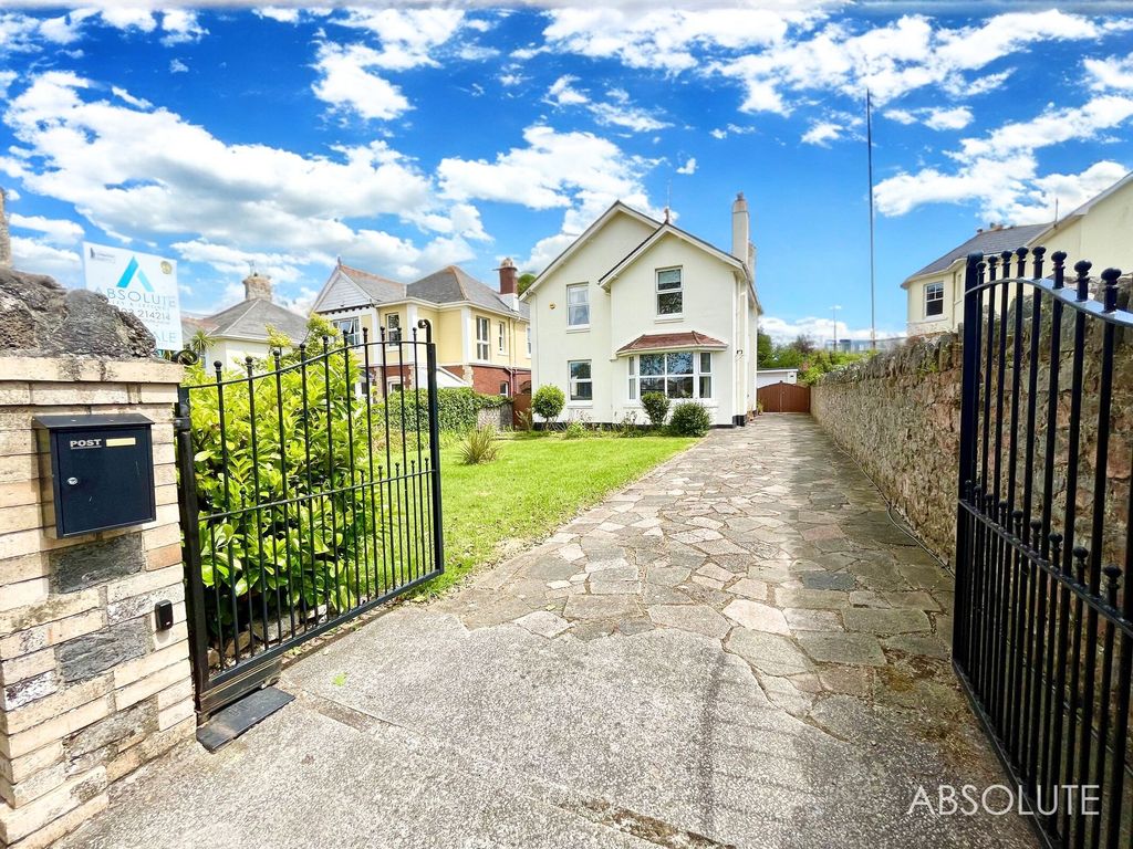 4 bed detached house for sale in Devons Road, Torquay TQ1, £625,000