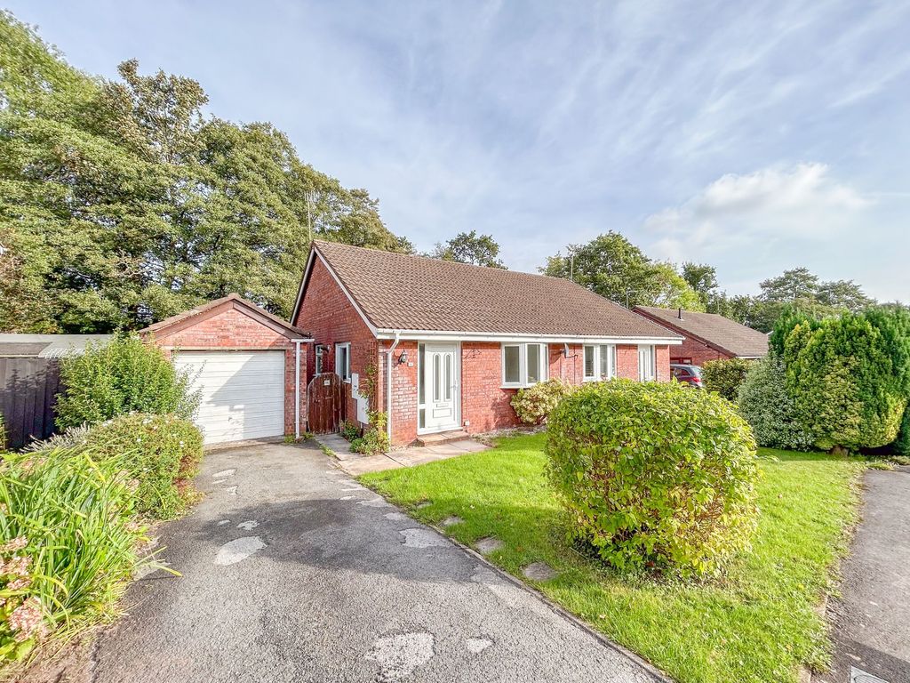 2 bed semidetached bungalow for sale in Pentre Close, Coed Eva NP44, £