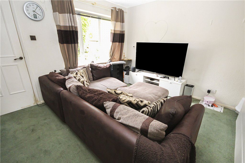1 bed flat to rent in Camilla Close, SunburyOnThames, Surrey TW16